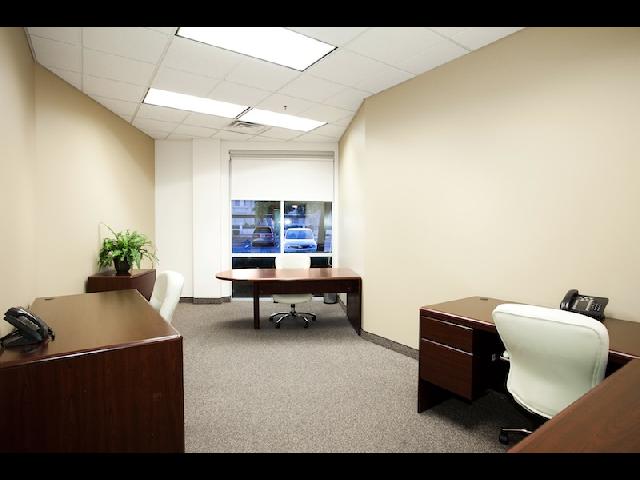 LFS HEN-large window office-3desks